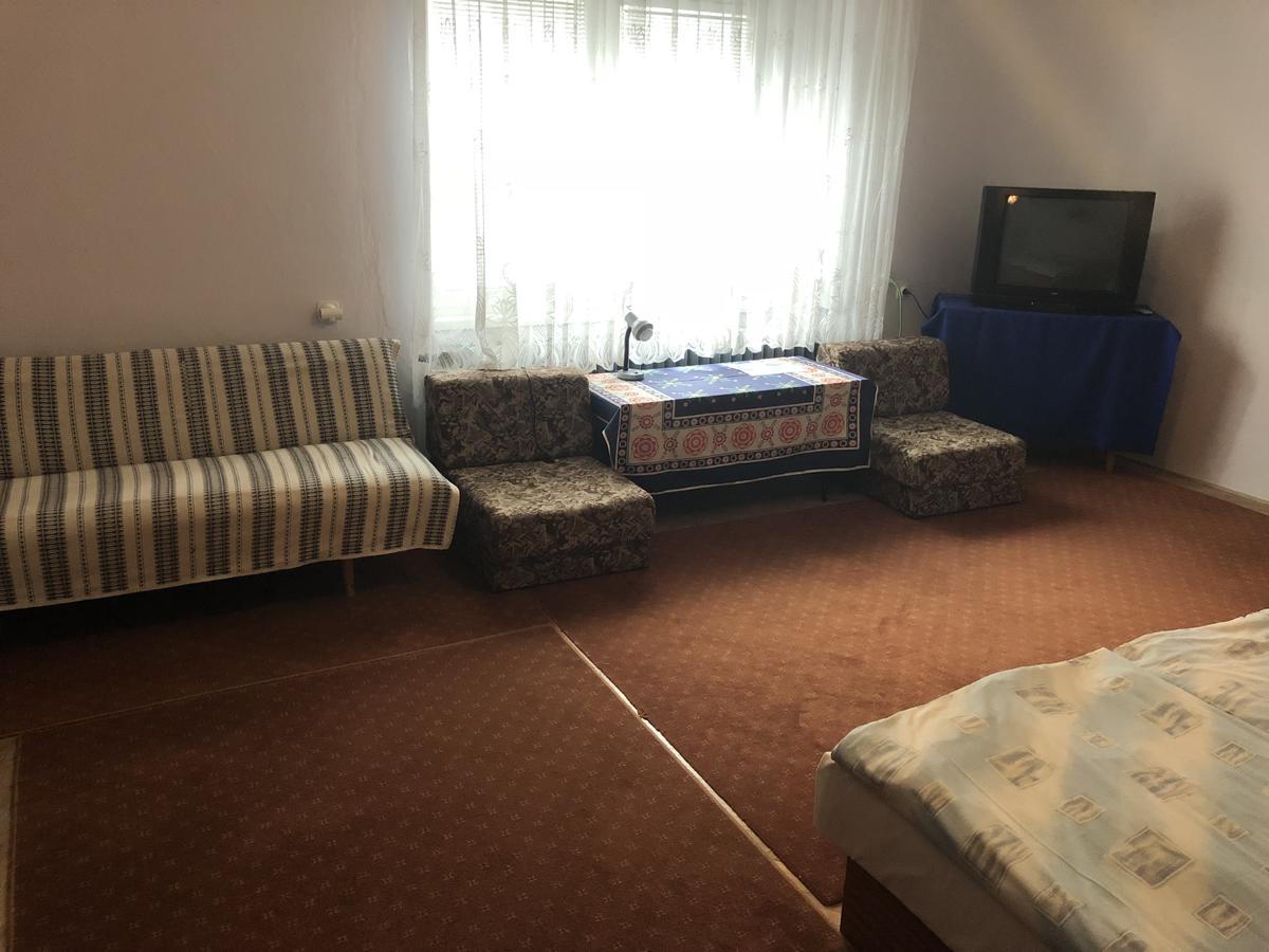 Eko Penzion Leo Dudince Esterno foto